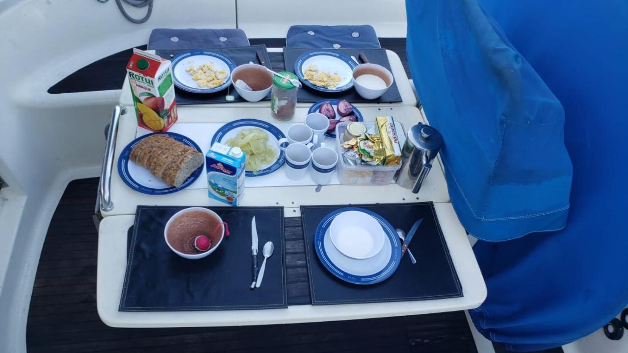 2 Nuits Insolites & 1 Excursion Voile A Bord Du Voilier Mori Ora Moorea Exterior photo