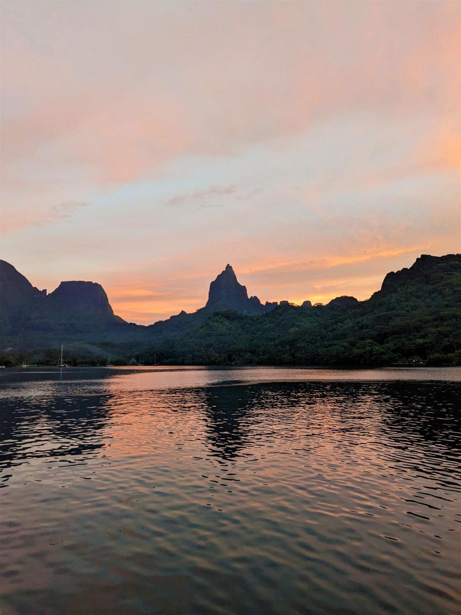 2 Nuits Insolites & 1 Excursion Voile A Bord Du Voilier Mori Ora Moorea Exterior photo